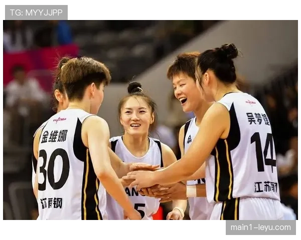 江苏女篮大胜黑马武汉 展示战术执行力