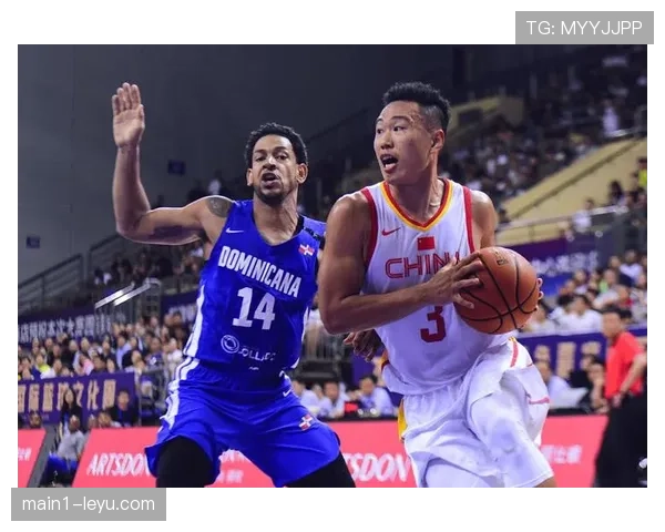 深圳贺希宁组织串联出色,半场8助攻盘活全队进攻 深圳贺希宁组织串联出色,半场8助攻盘活全队进攻